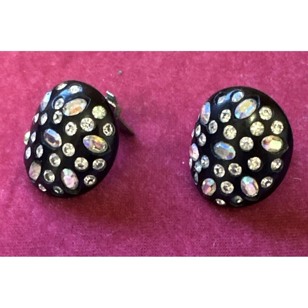 1950'S WEISS BLACK LUCITE ENCRUSTED CRYSTAL AB RHINESTONE OVAL CLIP EARRINGS - Picture 3 of 12